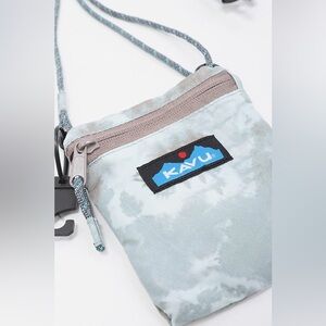NWT KAVU Waspusk Pouch